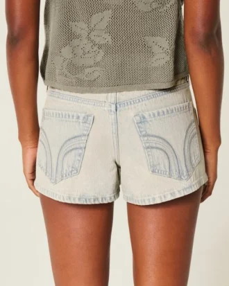 Mini-short en denim délavé taille basse