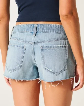 Mini-short en jean délavé moyen à taille ultra basse et déchiré
