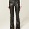 Pantalon bootcut taille basse en simili cuir