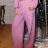Pantalon de survêtement à jambes larges avec motif rose scintillant Pantalon de survêtement à jambes larges avec motif rose scintillant