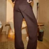 Pantalon de survêtement à jambes larges avec poche en forme de cœur Pantalon de survêtement à jambes larges avec poche en forme de cœur