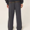 Pantalon de survêtement super baggy avec imprimé « Class of 26 » Pantalon de survêtement super baggy avec imprimé « Class of 26 »