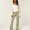 Pantalon évasé à taille ultra basse et broderies Pantalon évasé à taille ultra basse et broderies