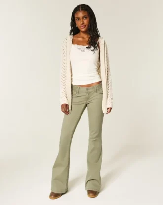 Pantalon évasé à taille ultra basse et broderies