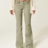 Pantalon évasé à taille ultra basse et broderies Pantalon évasé à taille ultra basse et broderies