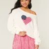 Pull ample à épaules dénudées et motif cœur Pull ample à épaules dénudées et motif cœur