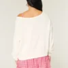 Pull ample à épaules dénudées et motif cœur Pull ample à épaules dénudées et motif cœur