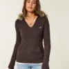 Pull à capuche en maille torsadée avec bordure en fausse fourrure Pull à capuche en maille torsadée avec bordure en fausse fourrure