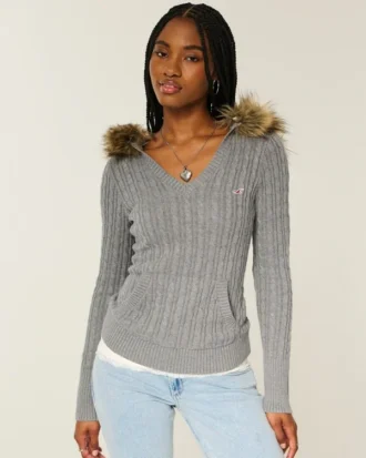 Pull à capuche en maille torsadée avec bordure en fausse fourrure Pull à capuche en maille torsadée avec bordure en fausse fourrure