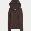 Pull à capuche en maille torsadée avec bordure en fausse fourrure Pull à capuche en maille torsadée avec bordure en fausse fourrure