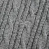 Pull à col rond emblématique en maille torsadée Pull à col rond emblématique en maille torsadée