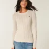 Pull à col rond et motif cœur en maille torsadée Pull à col rond et motif cœur en maille torsadée