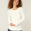 Pull à col rond et motif étoilé en maille torsadée Pull à col rond et motif étoilé en maille torsadée