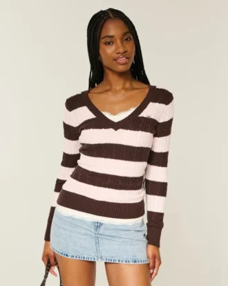 Pull iconique à col en V et torsades