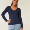 Pull iconique à col en V et torsades