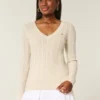 Pull iconique à col en V et torsades