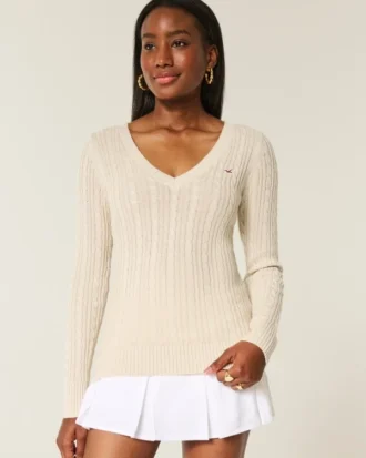 Pull iconique à col en V et torsades