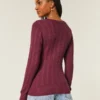 Pull iconique à col en V et torsades