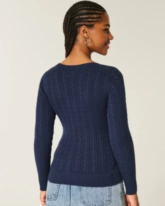 Pull iconique à col en V et torsades
