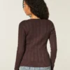 Pull iconique à col en V et torsades
