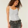 Pull sans manches à nouer sur le devant Pull sans manches à nouer sur le devant