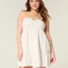 Robe babydoll brodée sans bretelles Robe babydoll brodée sans bretelles