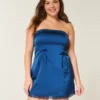 Robe moulante sans bretelles en satin avec nœud Robe moulante sans bretelles en satin avec nœud