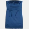 Robe moulante sans bretelles en satin avec nœud Robe moulante sans bretelles en satin avec nœud