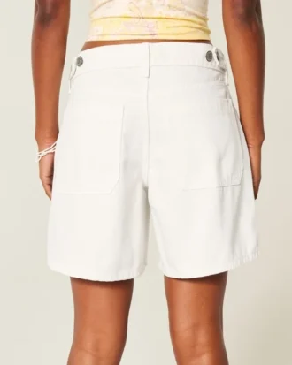 Short baggy blanc à taille ajustable et taille basse
