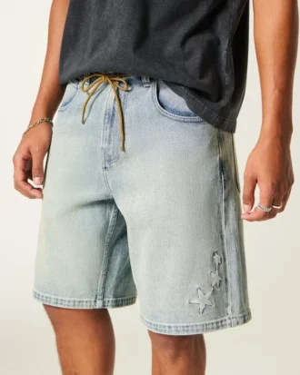 Short baggy en denim brodé d&rsquo;étoiles