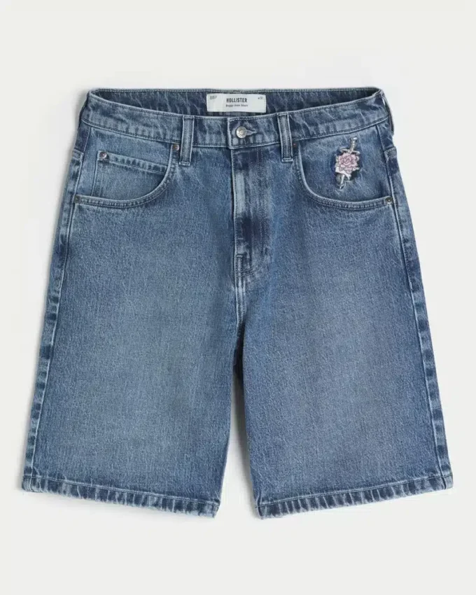 Short baggy en denim à motif rose Short baggy en denim à motif rose