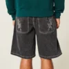 Short baggy en denim à motif tigre Short baggy en denim à motif tigre