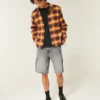 Short baggy en denim noir délavé Short baggy en denim noir délavé