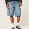 Short cargo en denim super baggy délavé moyen Short cargo en denim super baggy délavé moyen