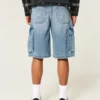 Short cargo en denim super baggy délavé moyen Short cargo en denim super baggy délavé moyen