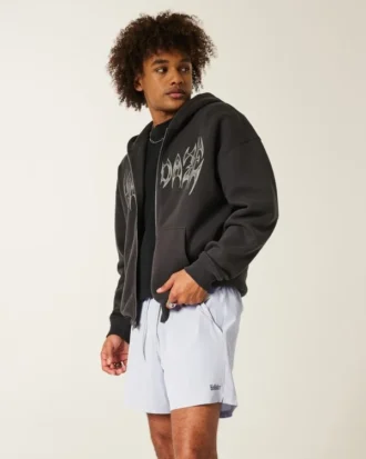Short de sport avec logo mi-cuisse