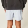 Short de sport avec logo mi-cuisse Short de sport avec logo mi-cuisse