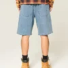 Short en denim ample avec logo brodé Short en denim ample avec logo brodé