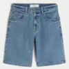 Short en denim ample avec logo brodé Short en denim ample avec logo brodé