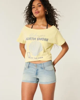Short en denim délavé à taille basse et poches fleuries