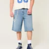 Short en denim super ample, délavage moyen, longueur sous le genou Short en denim super ample, délavage moyen, longueur sous le genou