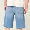 Short en denim super ample, délavage moyen, longueur sous le genou Short en denim super ample, délavage moyen, longueur sous le genou