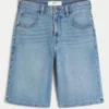 Short en denim super ample, délavage moyen, longueur sous le genou Short en denim super ample, délavage moyen, longueur sous le genou