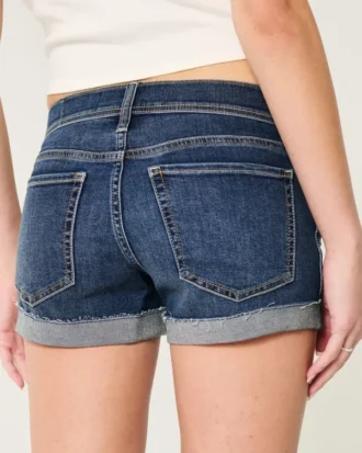 Short en jean délavé foncé à taille basse et déchirures