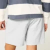 Short en lin mélangé à mi-cuisse Short en lin mélangé à mi-cuisse