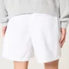 Short en lin mélangé à mi-cuisse Short en lin mélangé à mi-cuisse