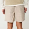 Short en lin mélangé à mi-cuisse Short en lin mélangé à mi-cuisse