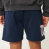 Short en molleton mi-cuisse UConn Huskies Graphic