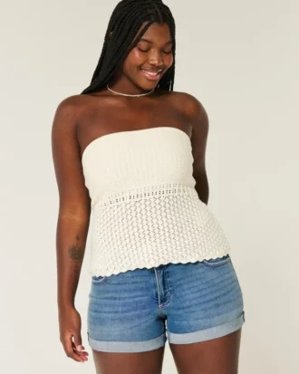 Shorty en denim taille basse à la coupe ajustée, délavage moyen