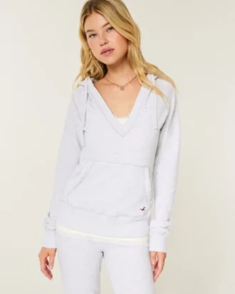 Sweat à capuche et col en V